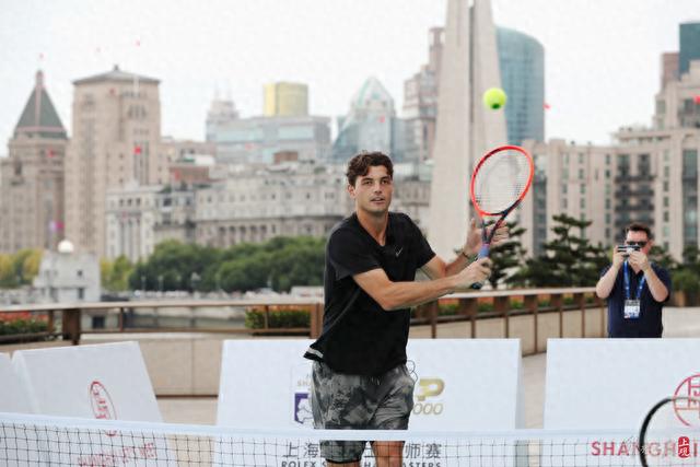 字母哥在防 字母哥在防