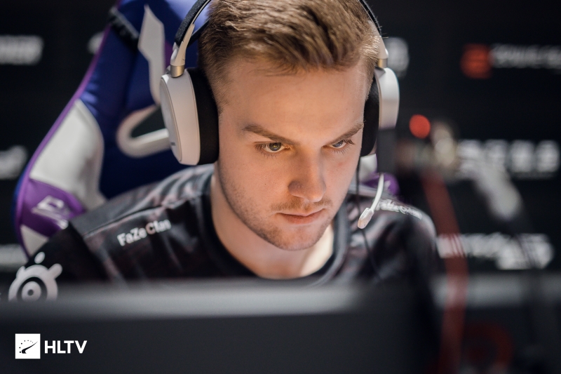 太慢了，热身！ Moseyuh 的攻击三杀短暂，GL击败 TyLoo 拿下地图1